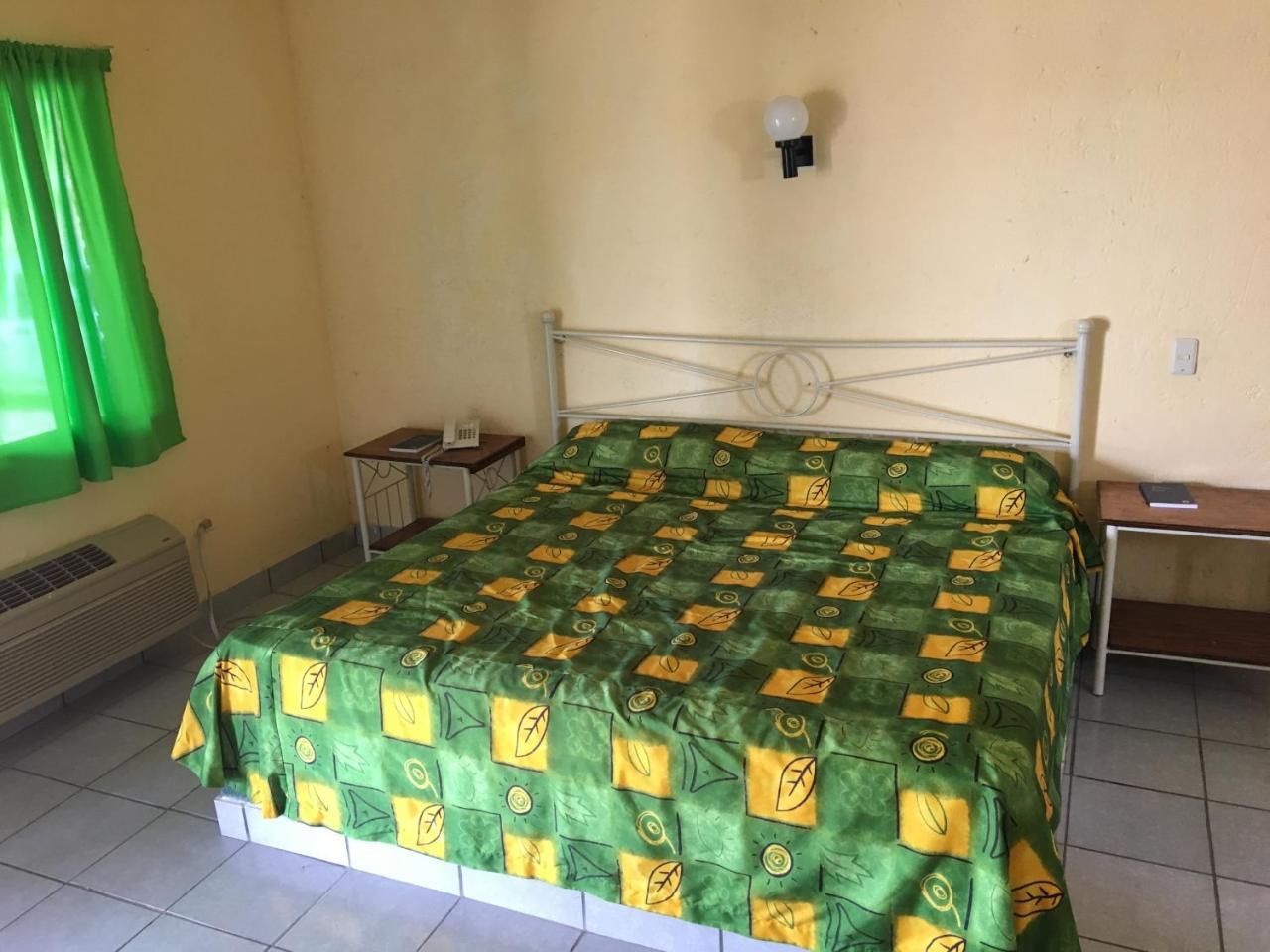 Hotel Y Balneario Ojo Caliente Camargo Eksteriør billede